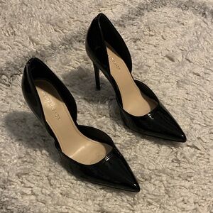 VGUC Marc Fisher Christa patent pumps